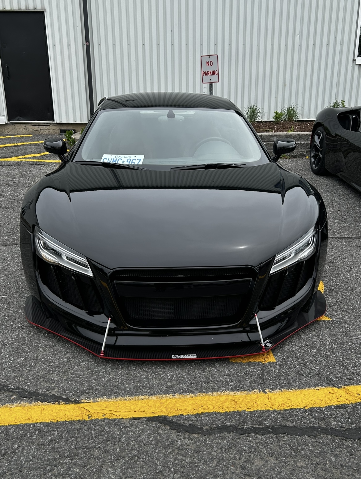 BLACK R8
